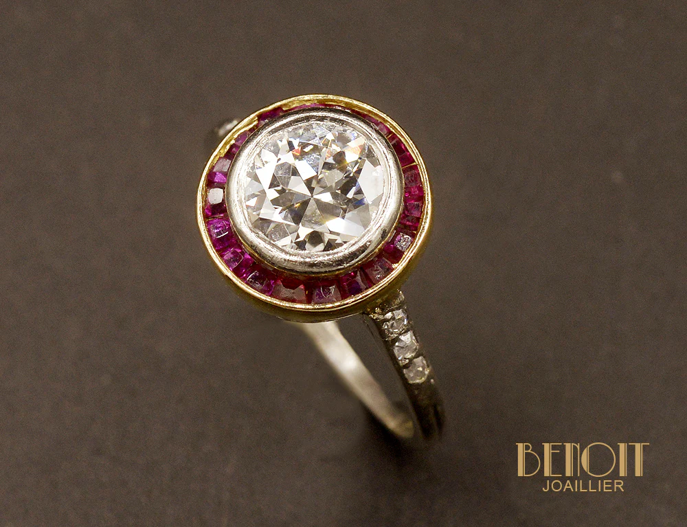 Bague Diamant Art Déco Entourage Calibré - Image 3