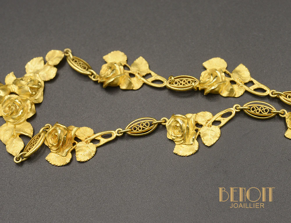 Collier "Draperie" Napoléon Or Jaune Motifs Roses - Image 3