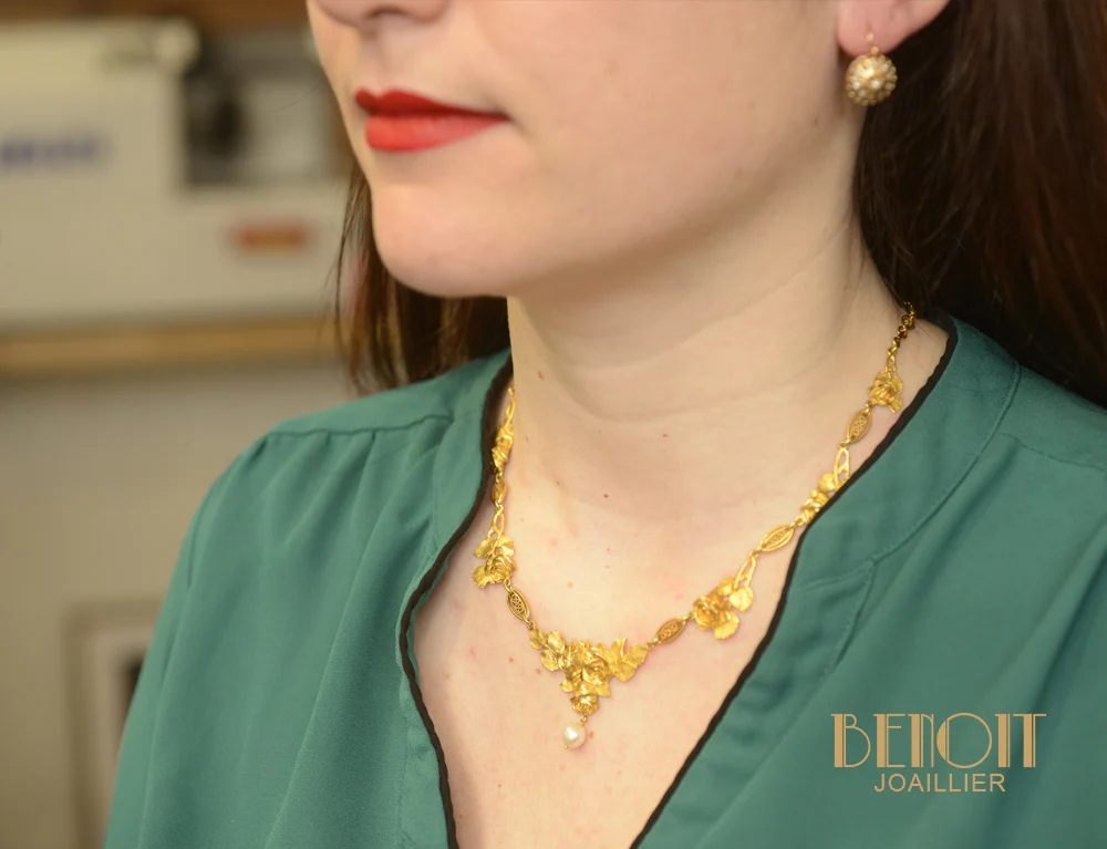 Collier "Draperie" Napoléon Or Jaune Motifs Roses - Image 8