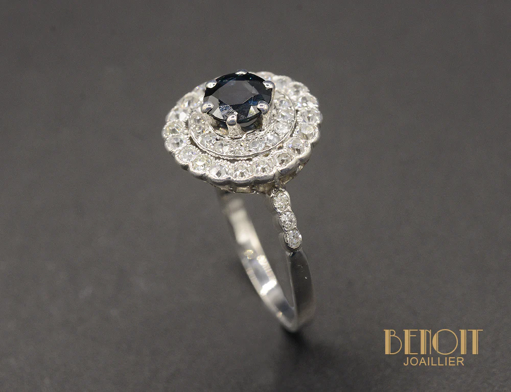 Bague Marguerite Double Entourage Saphir et Diamants - Image 3