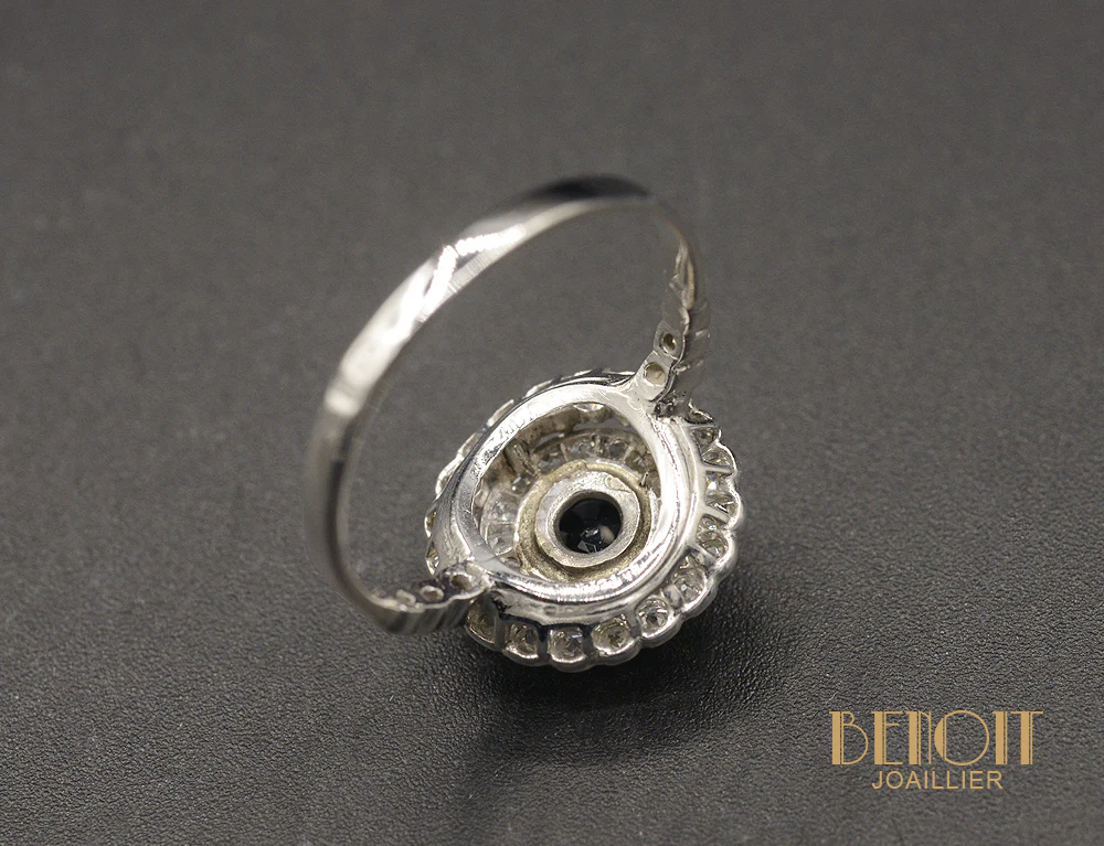 Bague Marguerite Double Entourage Saphir et Diamants - Image 4