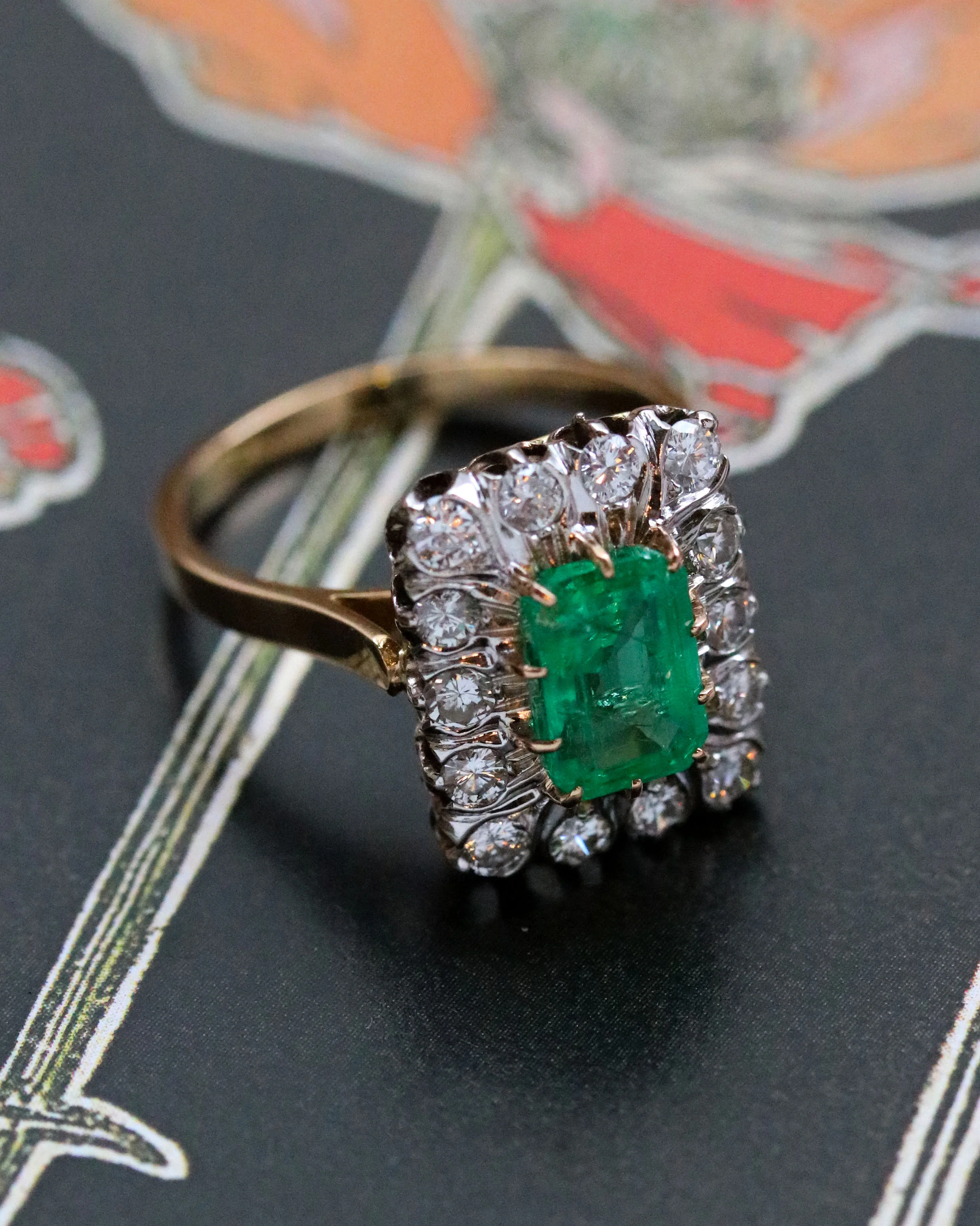 Bague de Style Art Déco Emeraude et Diamants
