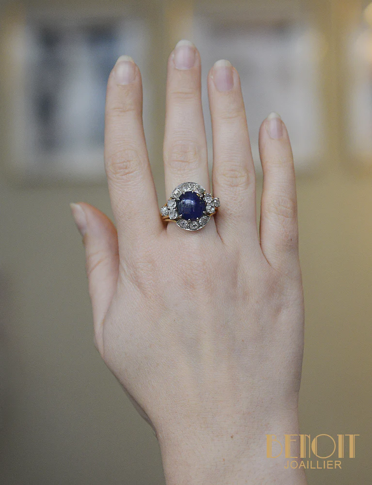Bague Cocktail 1950 Saphir Cabochon et Diamants - Image 9