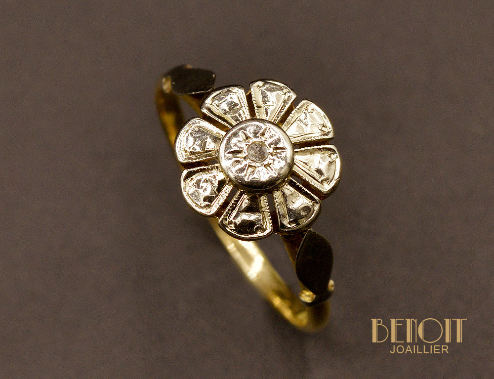 Bague Ancienne, Fleur en Or - Image 3