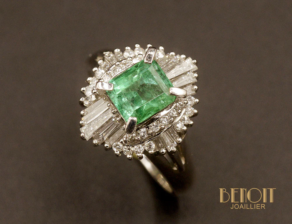 Bague Cocktail Émeraude et Diamants - Image 3