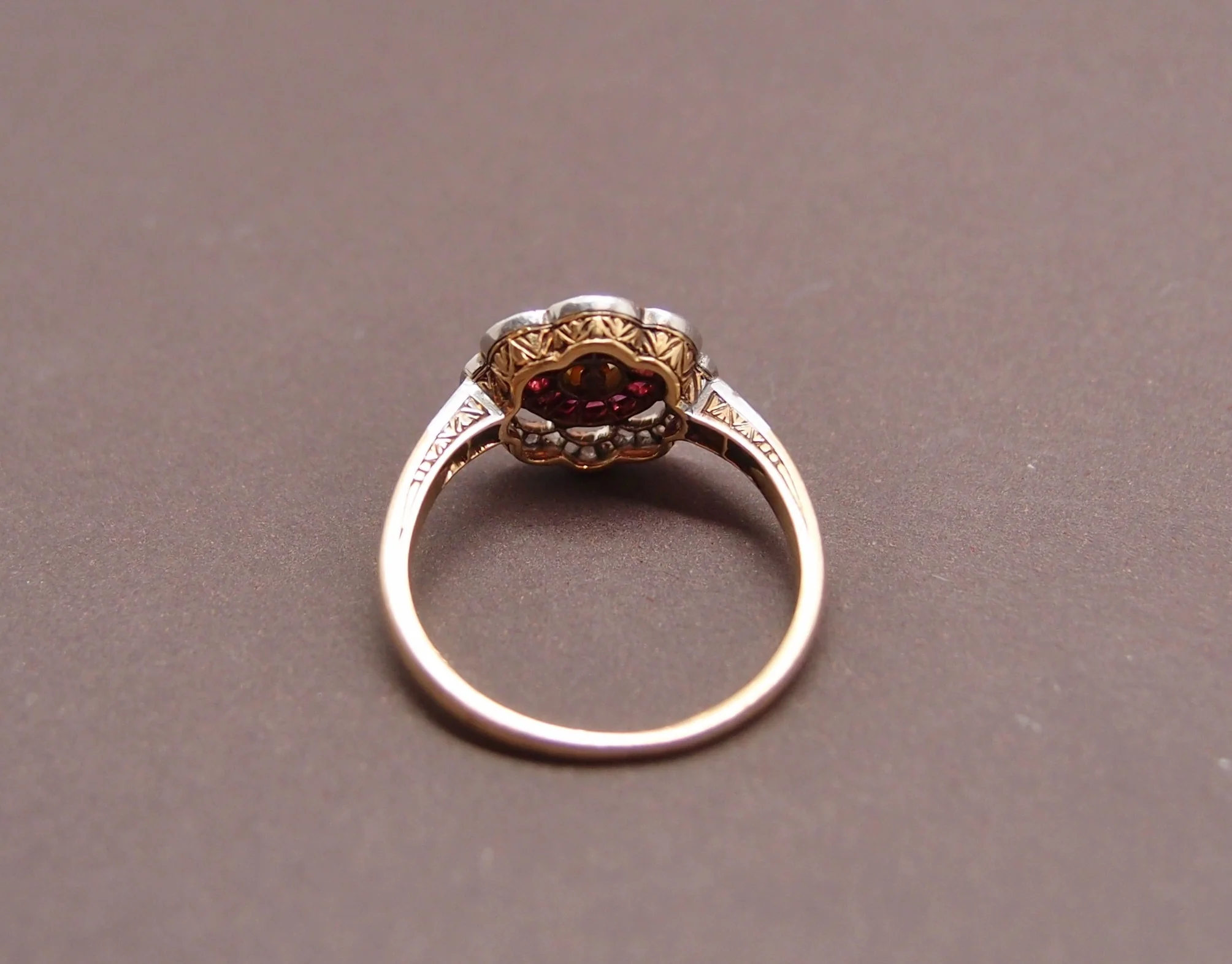 Bague 1920 , perle fine , rubis calibrés et diamants - Image 4