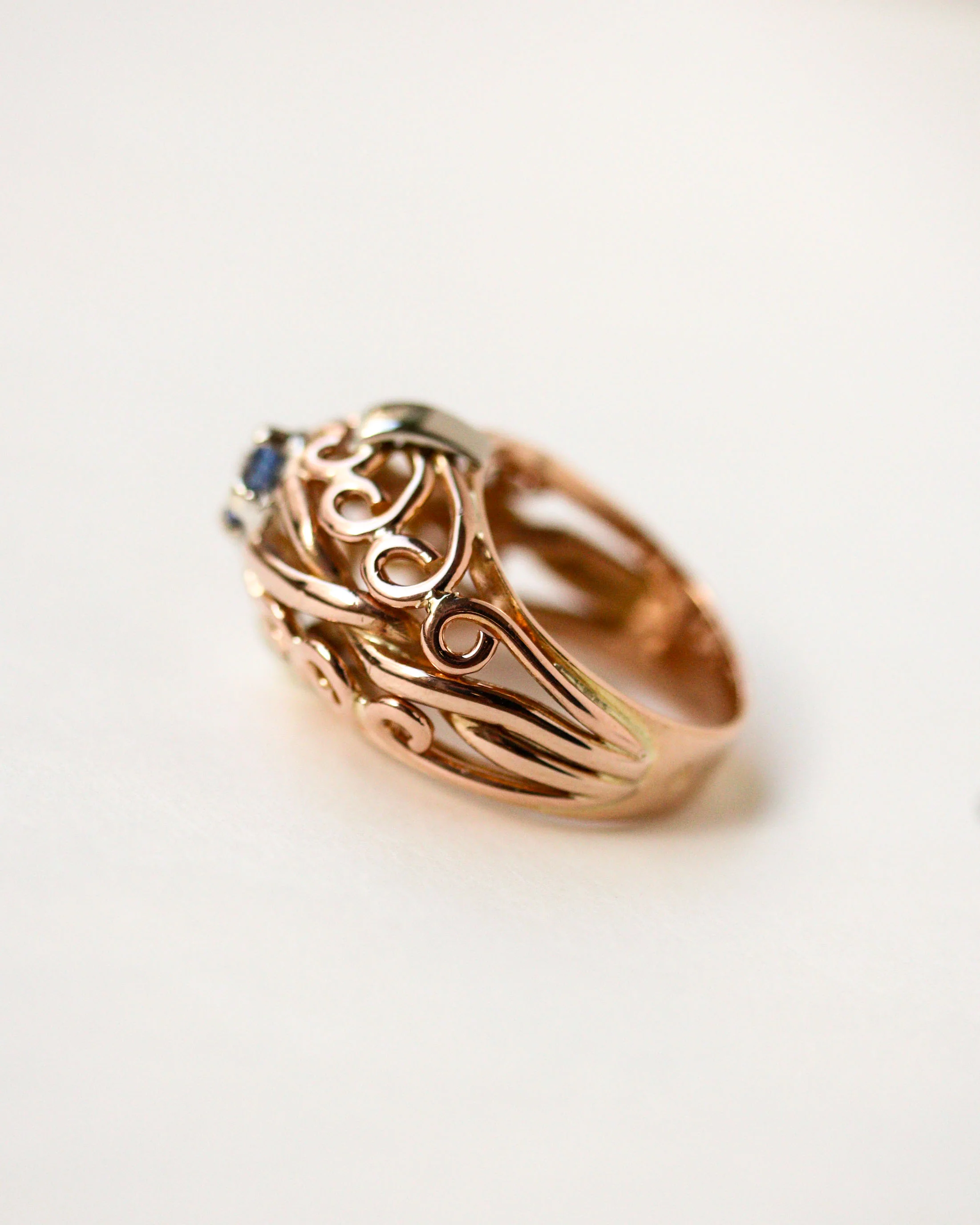 Bague 1950 Cocktail Or et Saphir - Image 3