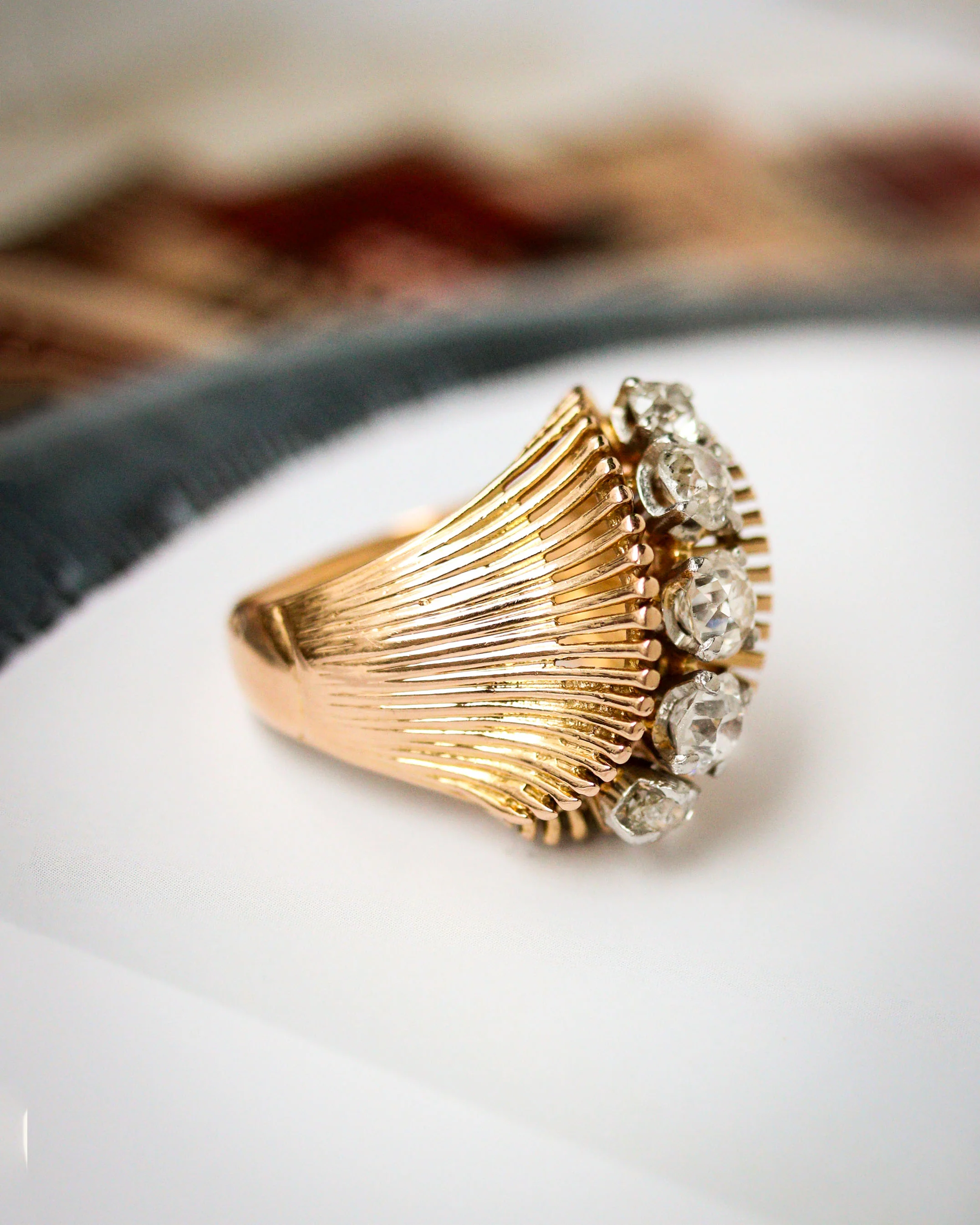 Bague 1950 Or jaune et Platine et Diamants Taille Coussin - Image 6