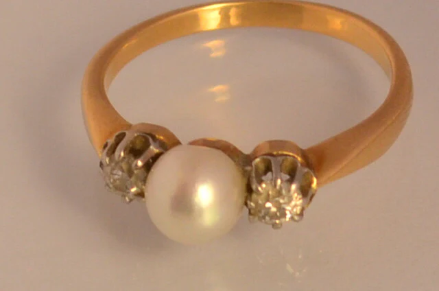 Bague ancienne perle diamant or 18 k et platine