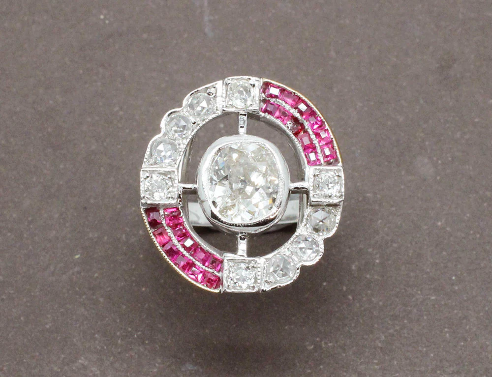 Bague Art Déco Diamants et Calibrés - Image 3