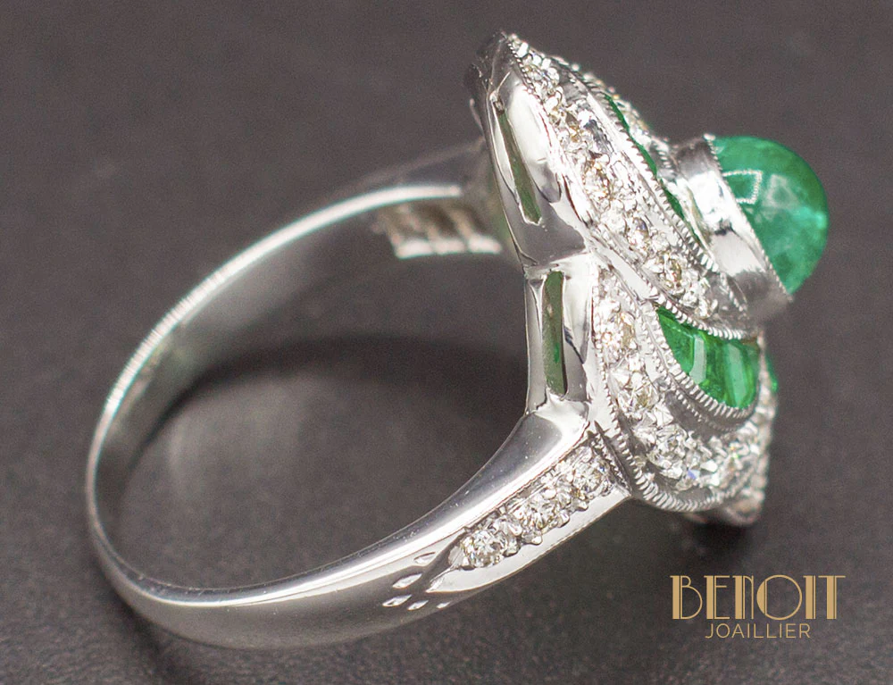 Bague Art Déco Emeraudes Diamants - Image 4