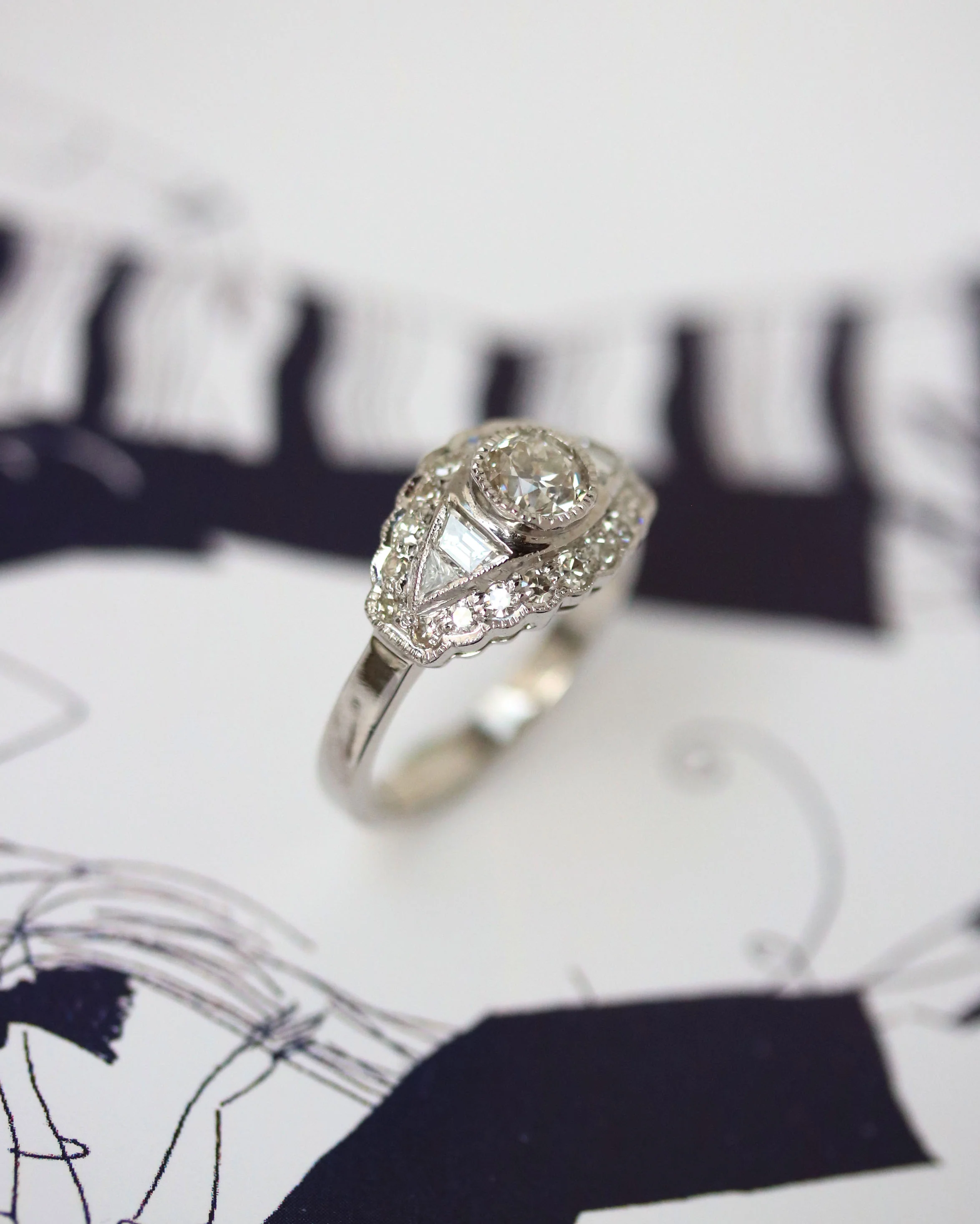 Bague Art Déco Or Gris et Diamants - Image 4