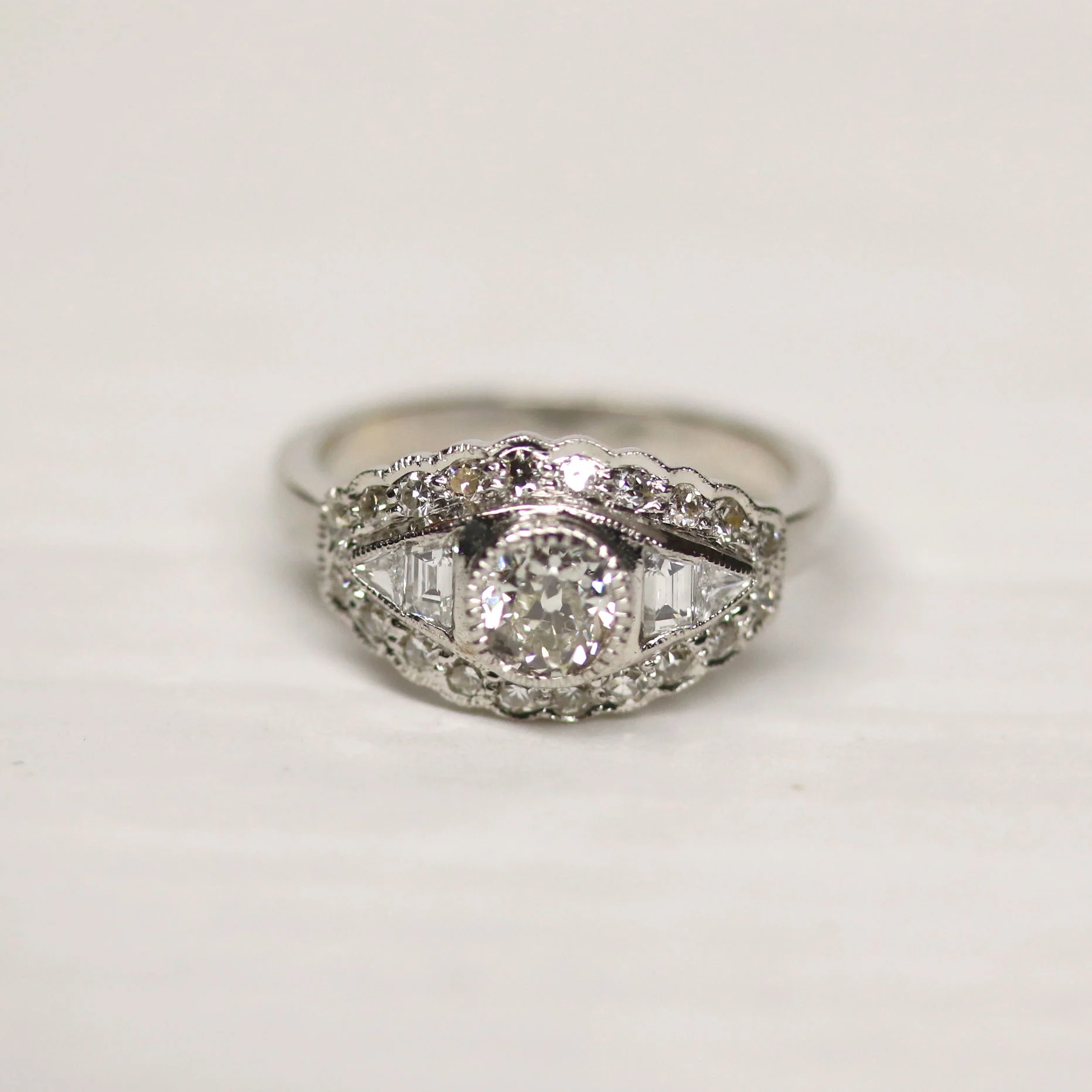 Bague Art Déco Or Gris et Diamants - Image 6