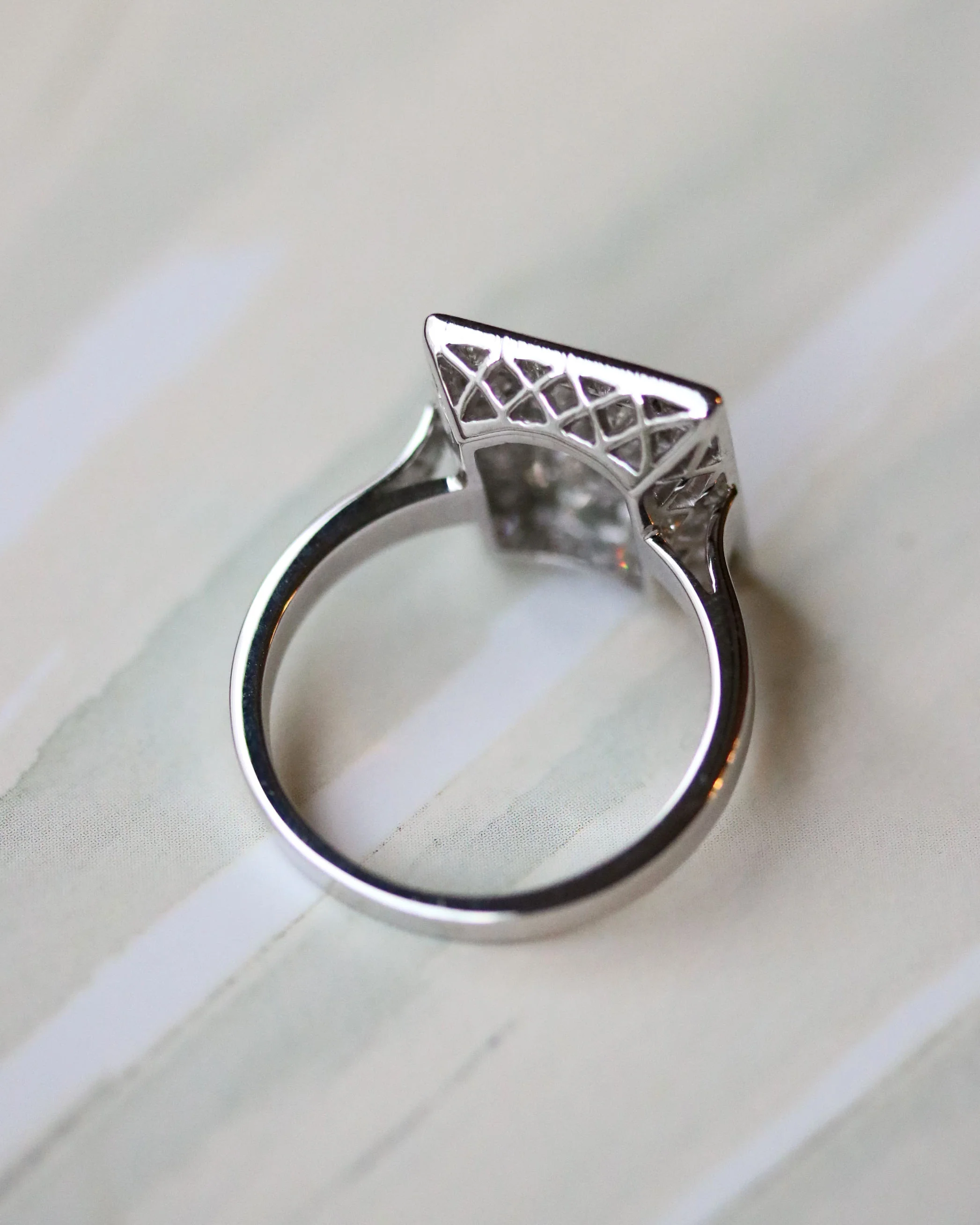 Bague Art Déco Rectangle Or Blanc et Diamants - Image 5