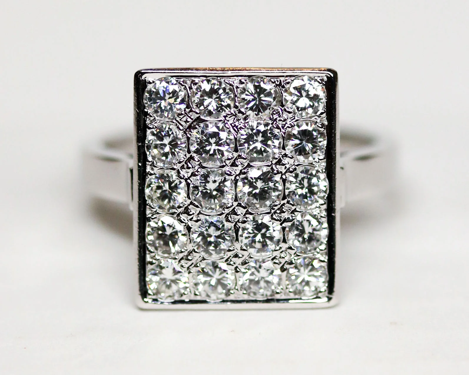 Bague Art Déco Rectangle Or Blanc et Diamants - Image 6
