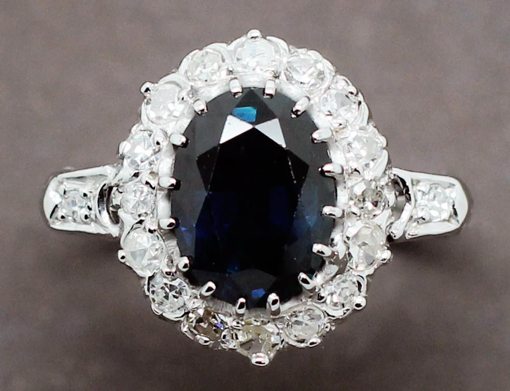 Bague Art Déco Saphir Entourage Diamants - Image 3