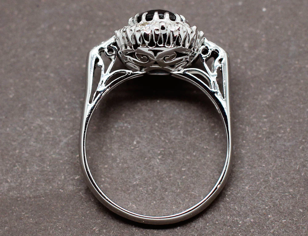 Bague Art Déco Saphir Entourage Diamants - Image 5