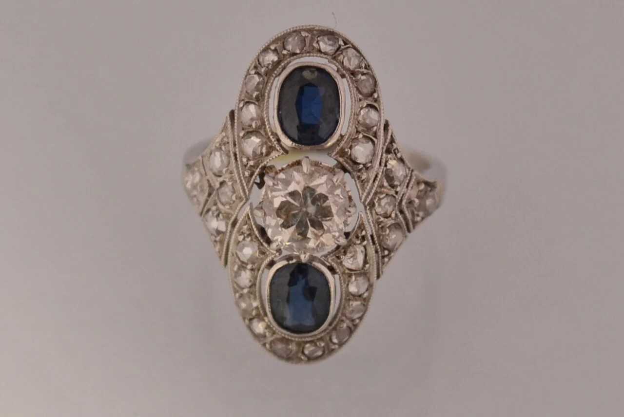 Bague art déco saphirs diamants et platine