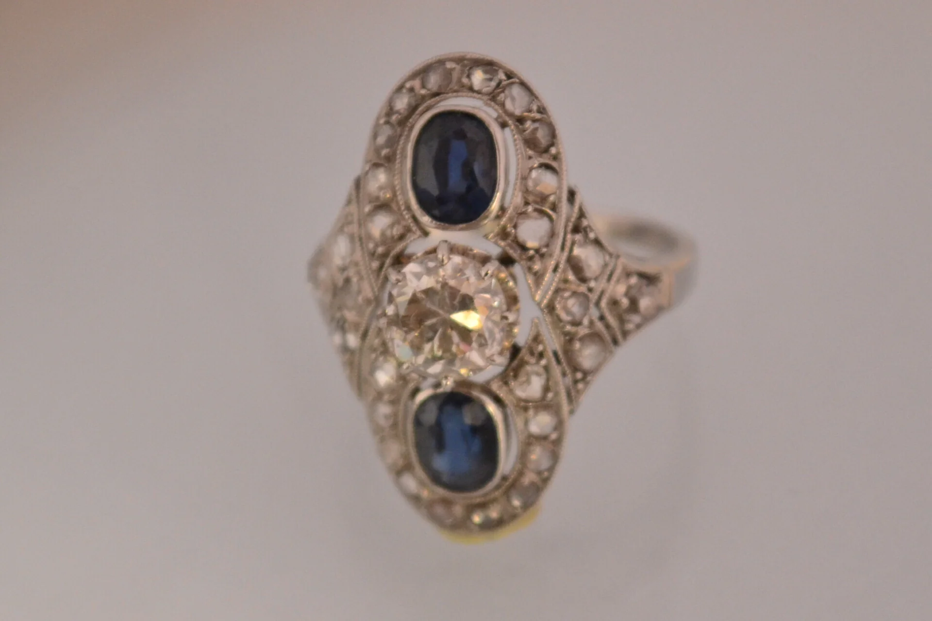 Bague art déco saphirs diamants et platine - Image 4