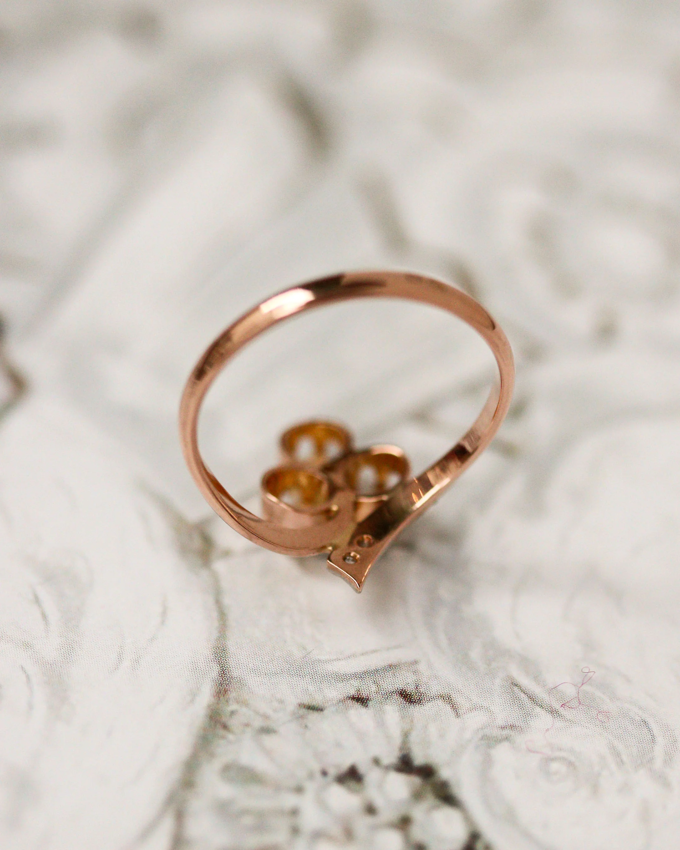 Bague Art Nouveau Trèfle Or Rouge , Platine, perles fines - Image 4