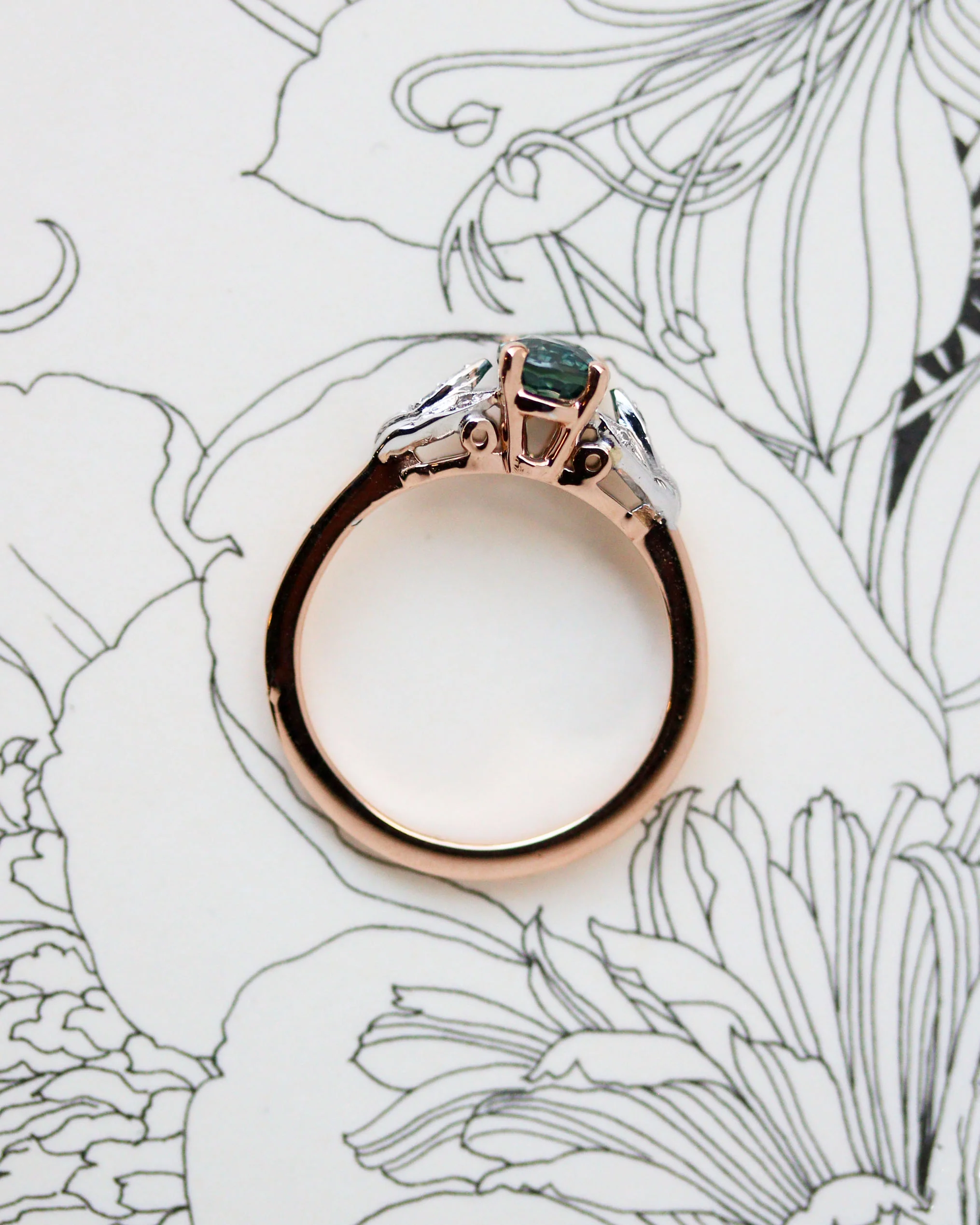 Bague Benoit Joaillier "Solitaire Feuilles" Or Rouge et Blanc Saphir Vert 1.25 ct - Image 3