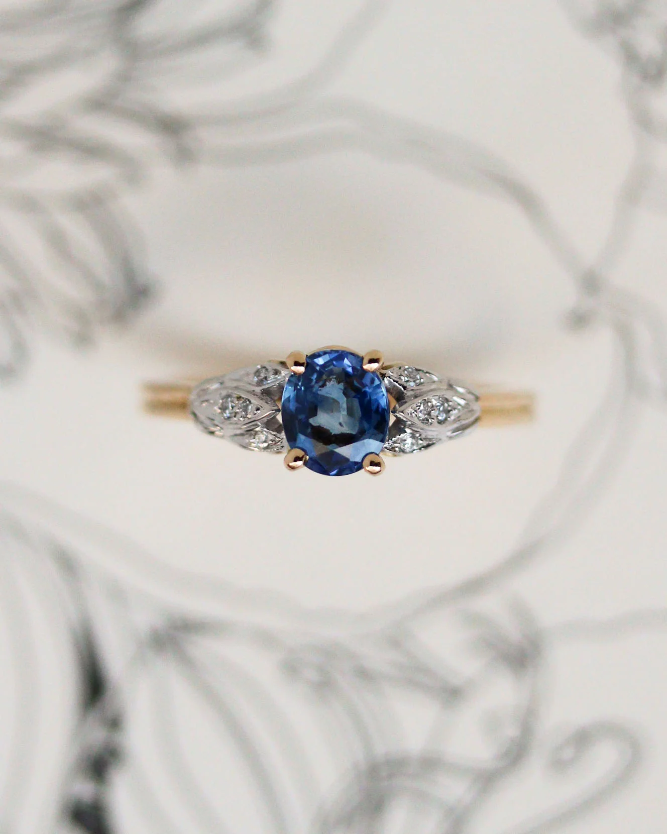 Bague Benoit Joaillier "Solitaire Feuilles" Or Jaune et Blanc Saphir Bleu 0.86 ct - Image 5