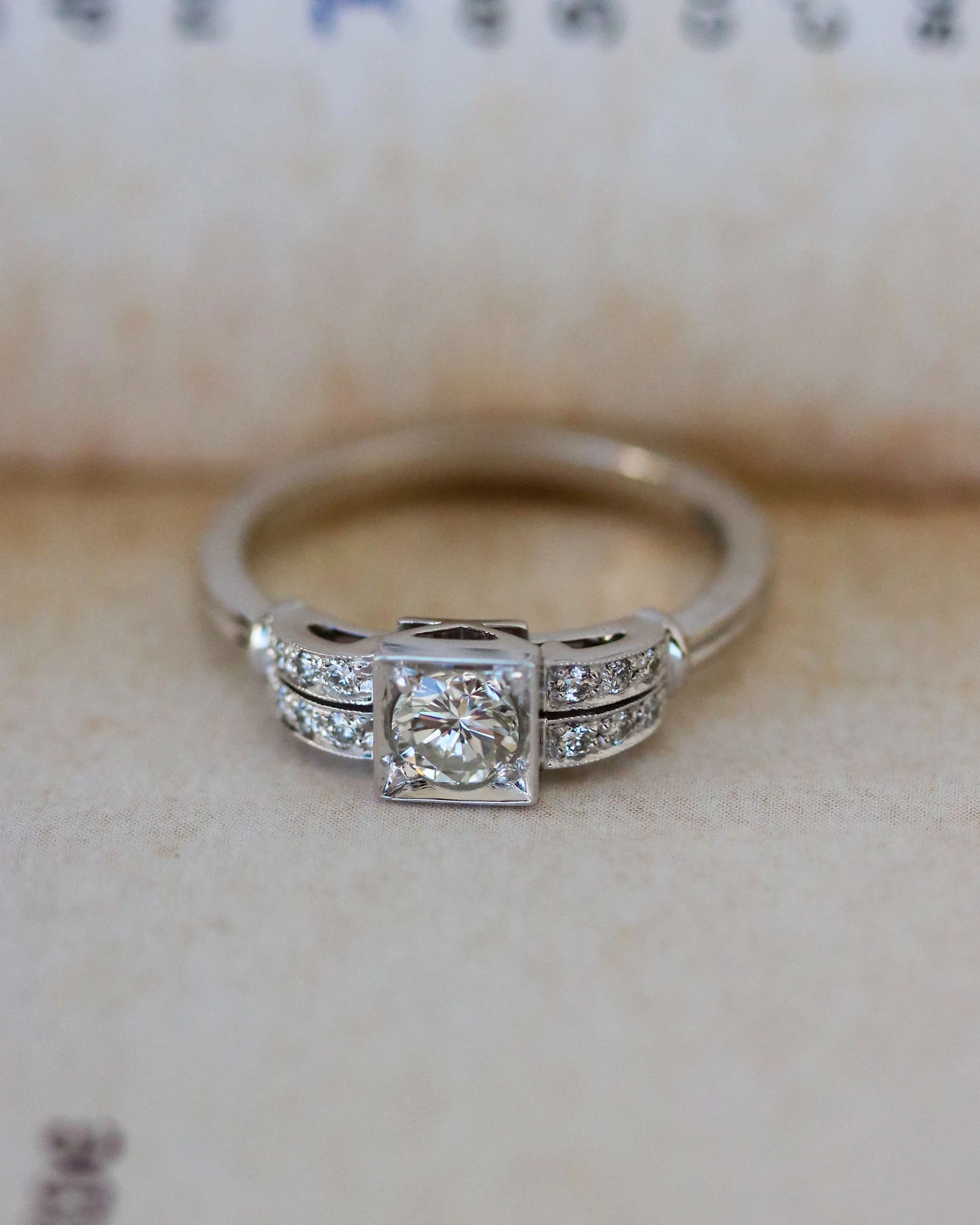 Bague Benoit Joaillier "Solitaire Godrons Diamants"