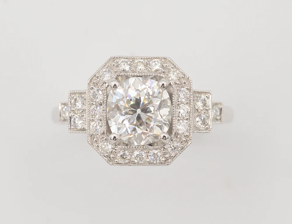 Bague Création Benoit Joaillier "Carrée Pans Coupés" Diamant Taille Coussin 1,56 Carats - Image 2