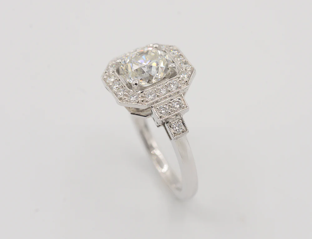 Bague Création Benoit Joaillier "Carrée Pans Coupés" Diamant Taille Coussin 1,56 Carats - Image 3
