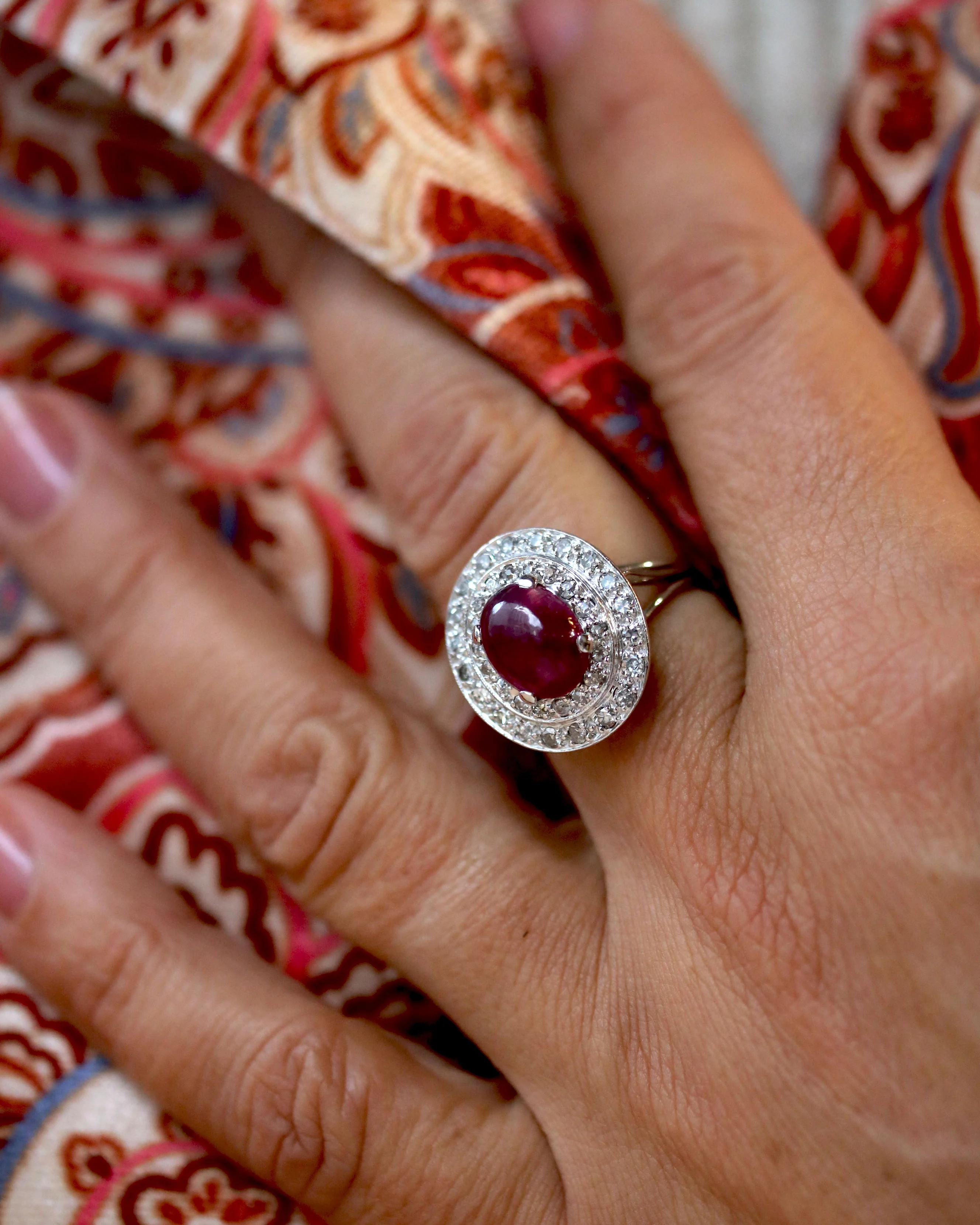 Bague Cocktail Ovale Rubis Cabochon et Diamant - Image 3