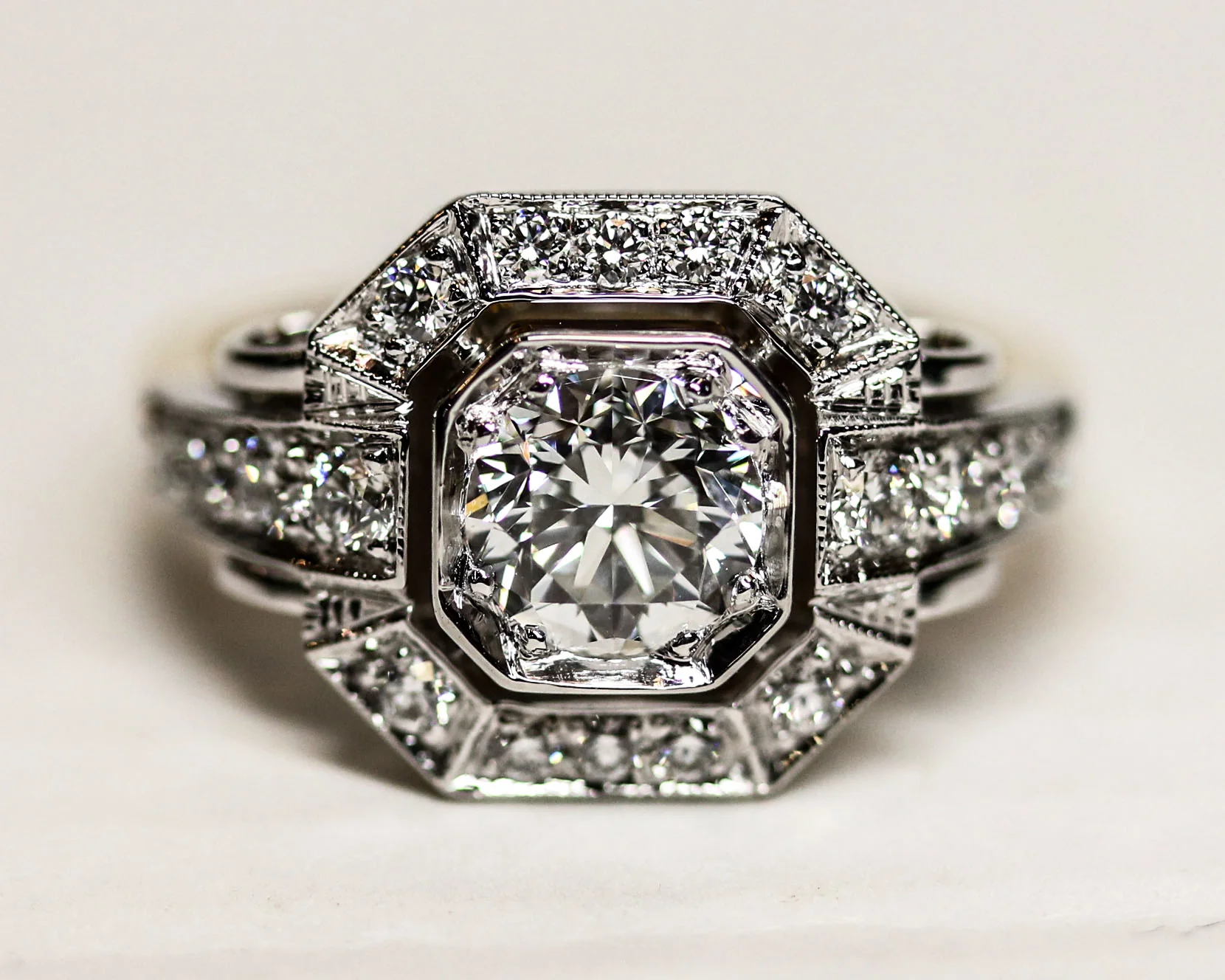 Bague Création Benoît Joaillier "Carré Pans Coupés" Diamant 1.01 carat D-VS1 - Image 7