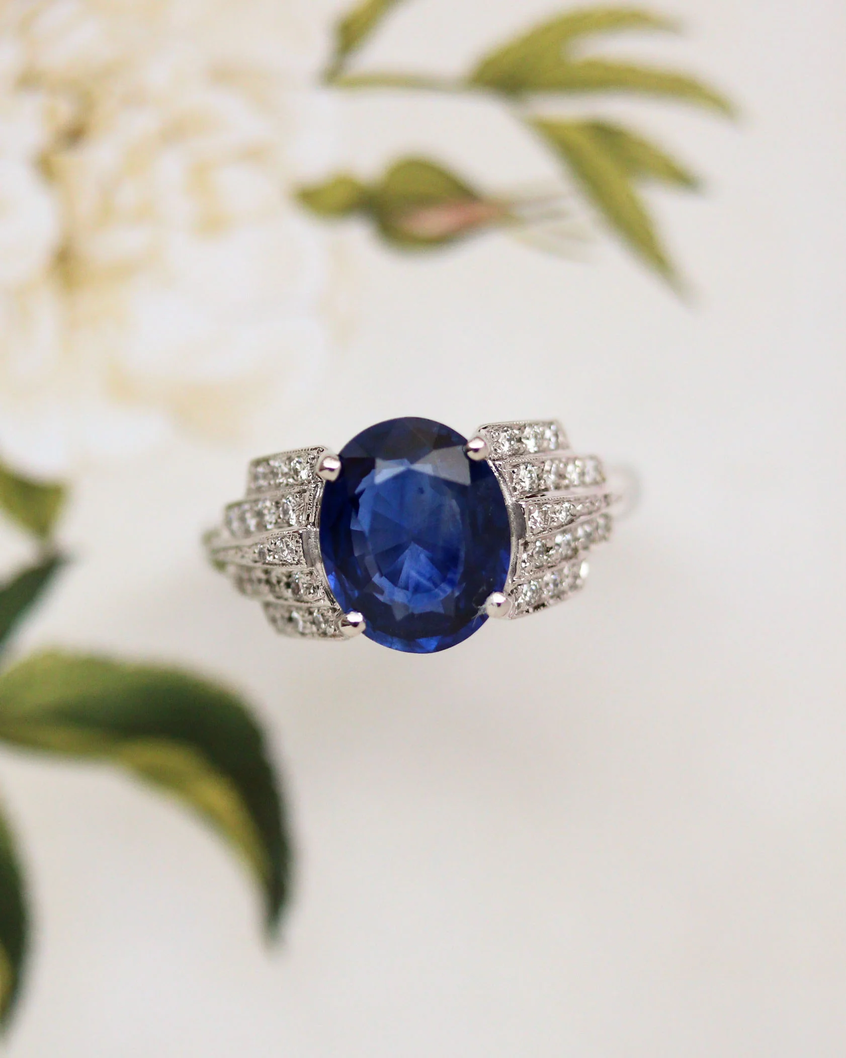 Bague Création Benoît Joaillier "Saphir Ovale et Diamants" - Image 3
