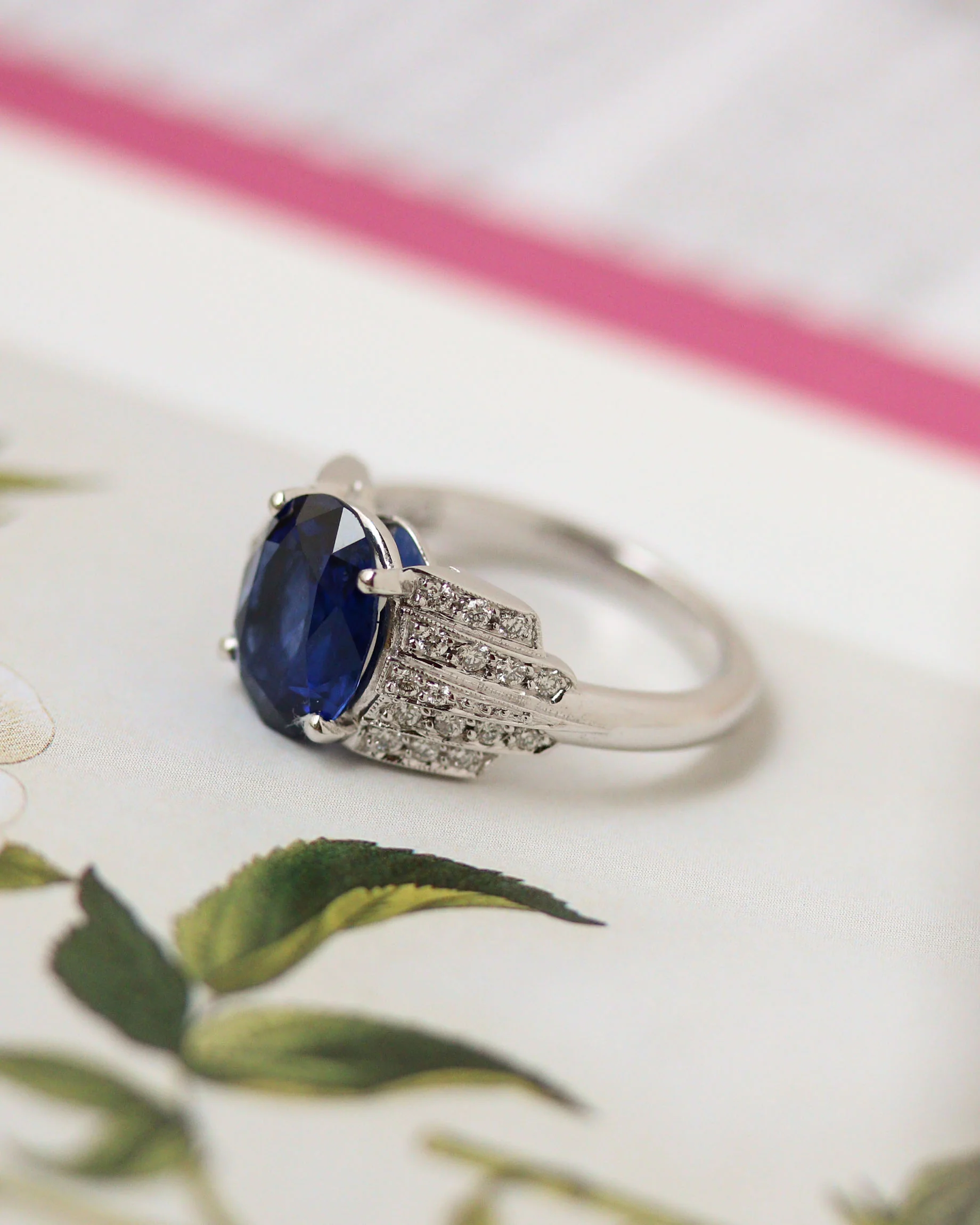 Bague Création Benoît Joaillier "Saphir Ovale et Diamants" - Image 4
