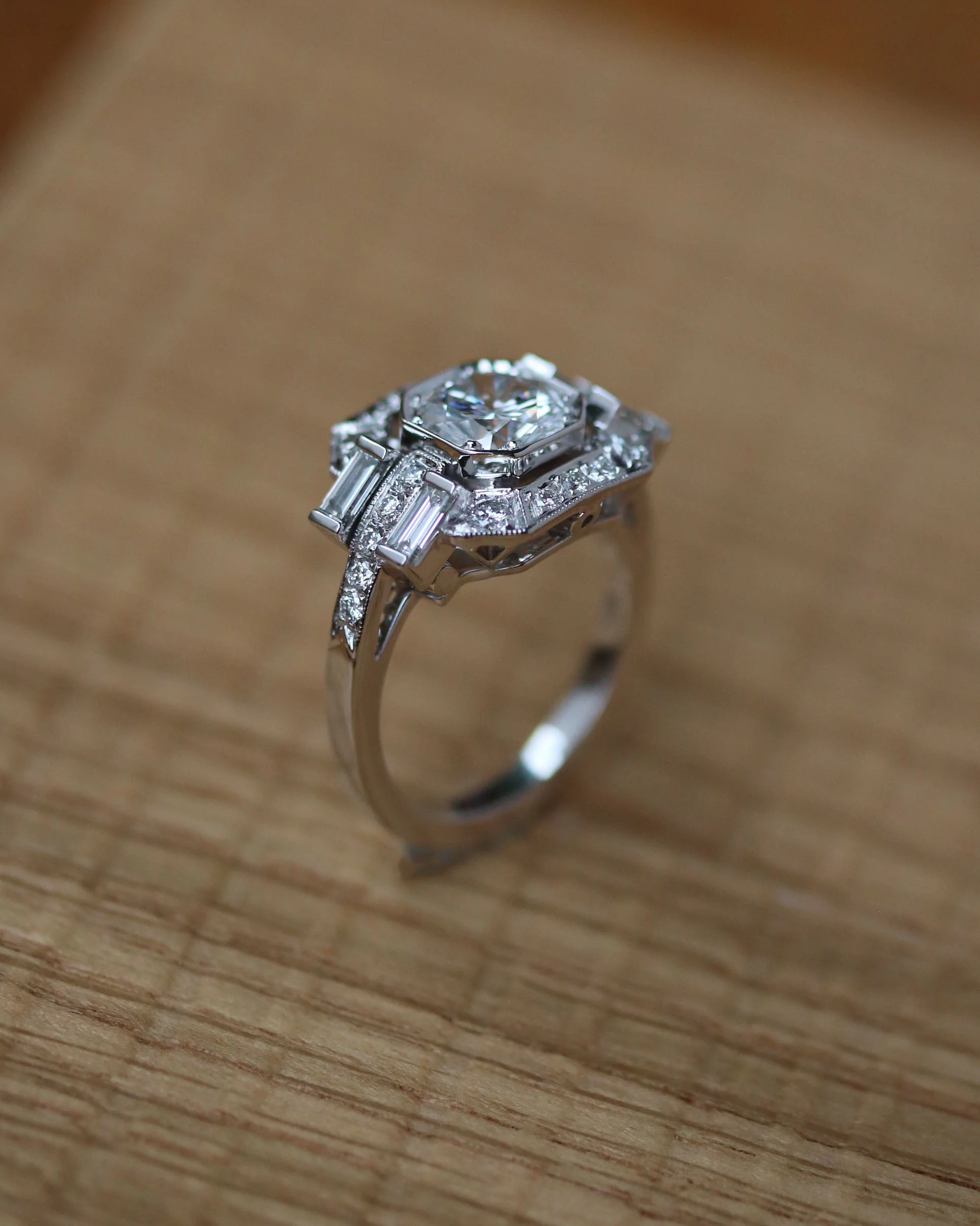 Bague Création Benoit Joaillier "Carrée Pans Coupés Doubles Baguettes" Diamant 1.24 ct - Image 3