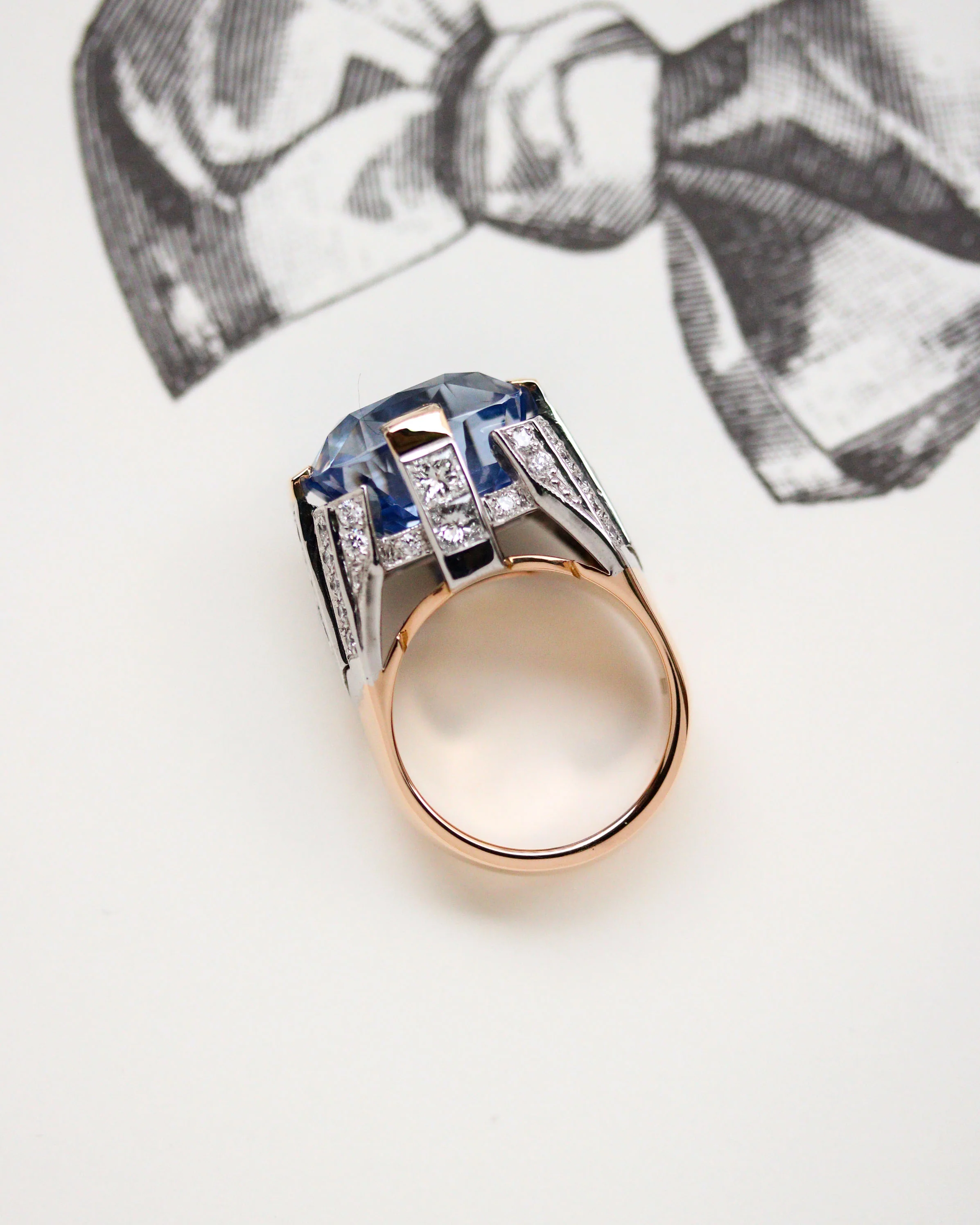 Bague Création benoit Joaillier "Dôme Or rouge et blanc Saphir 15.70 cts et Diamants" - Image 12