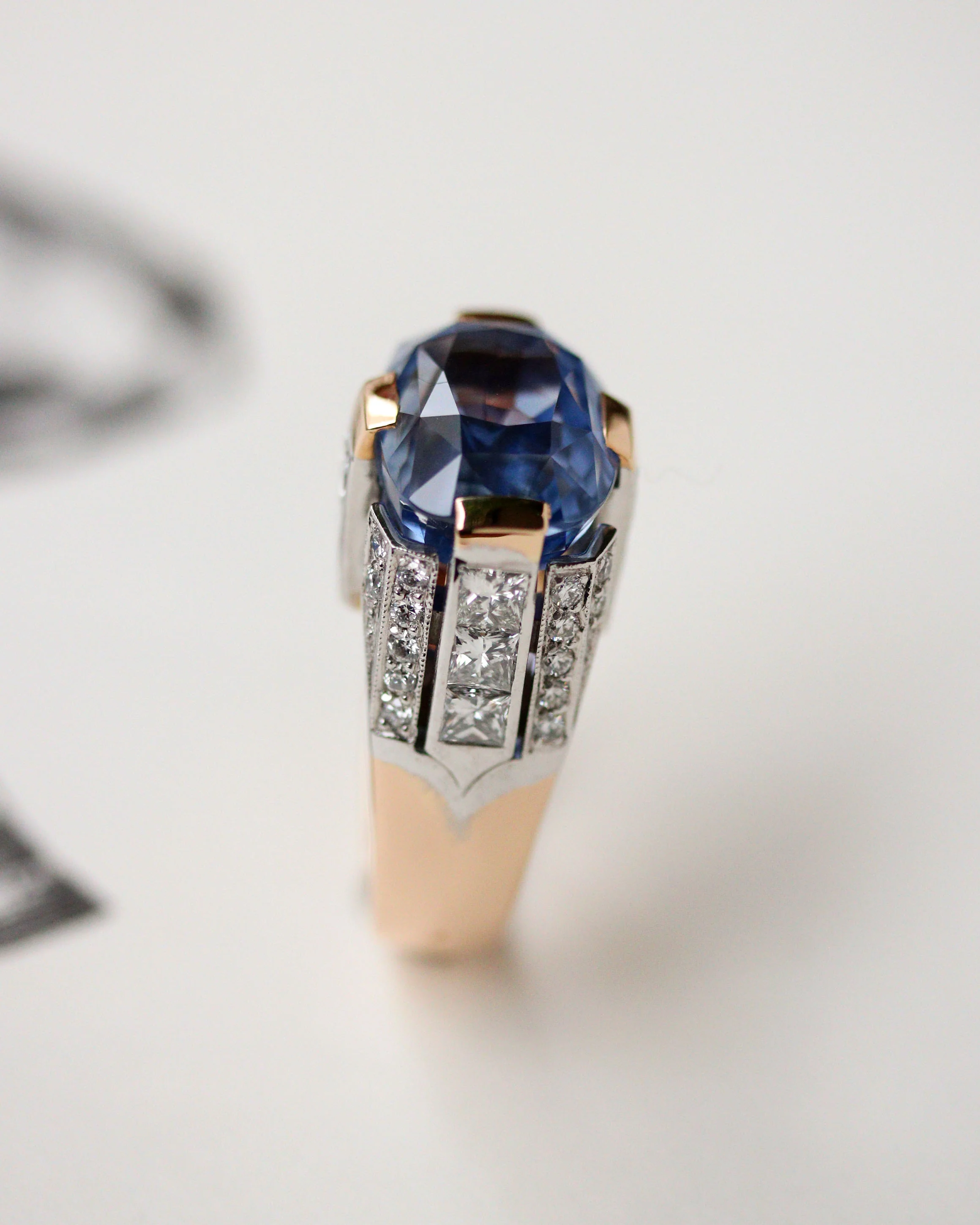 Bague Création benoit Joaillier "Dôme Or rouge et blanc Saphir 15.70 cts et Diamants" - Image 8
