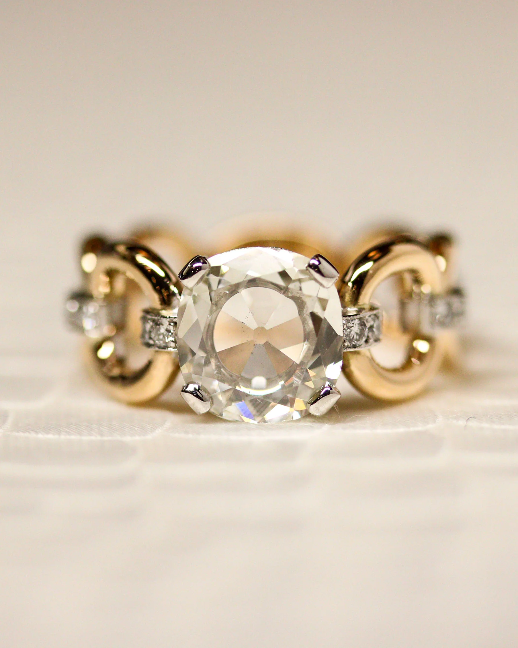Bague Création Benoît Joaillier Solitaire "Mailles et Godrons" Diamants - Image 3