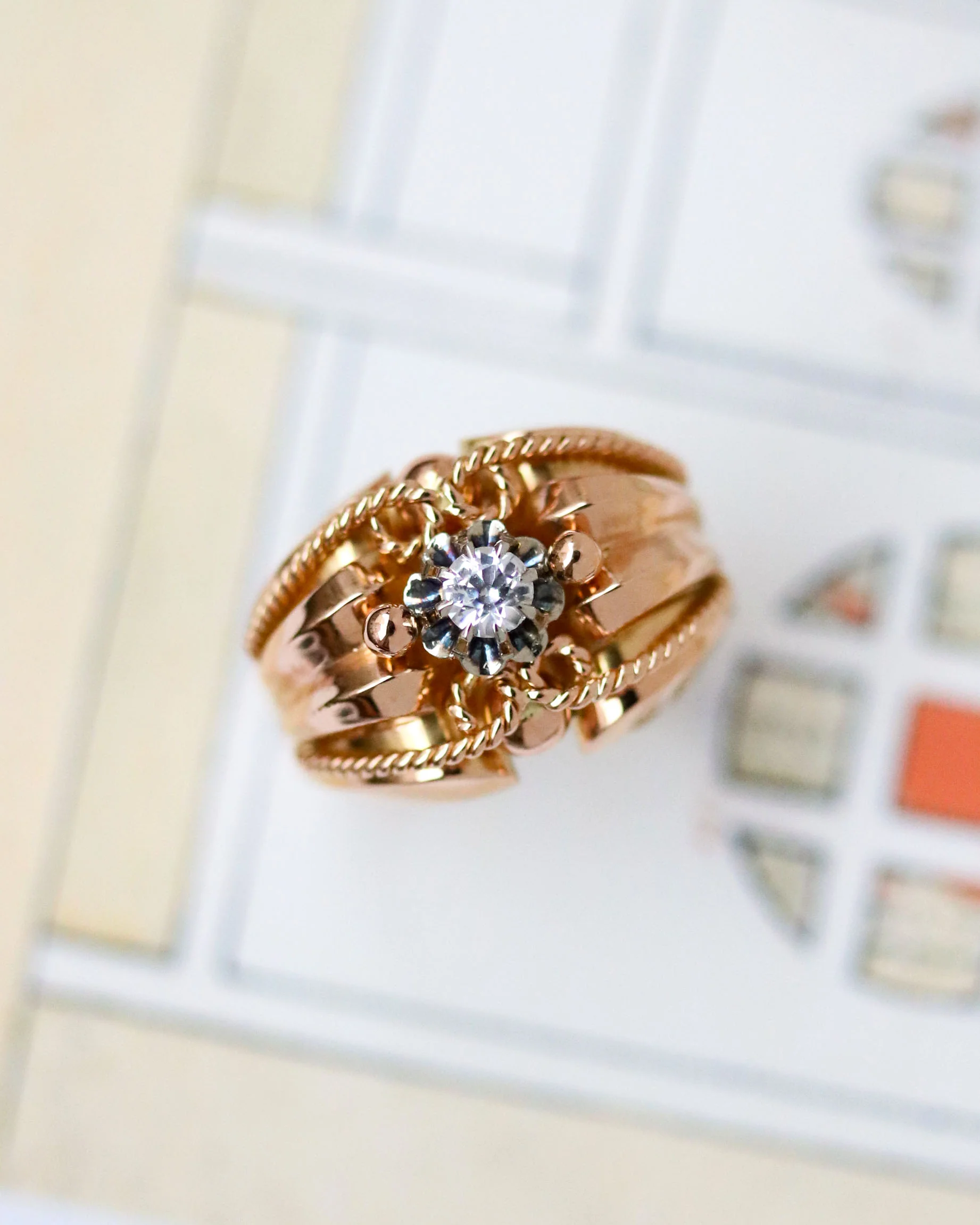Bague 1950 Or Rose Diamant Torsade - Image 5