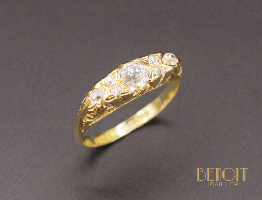 Bague Diamants Style Jarretière