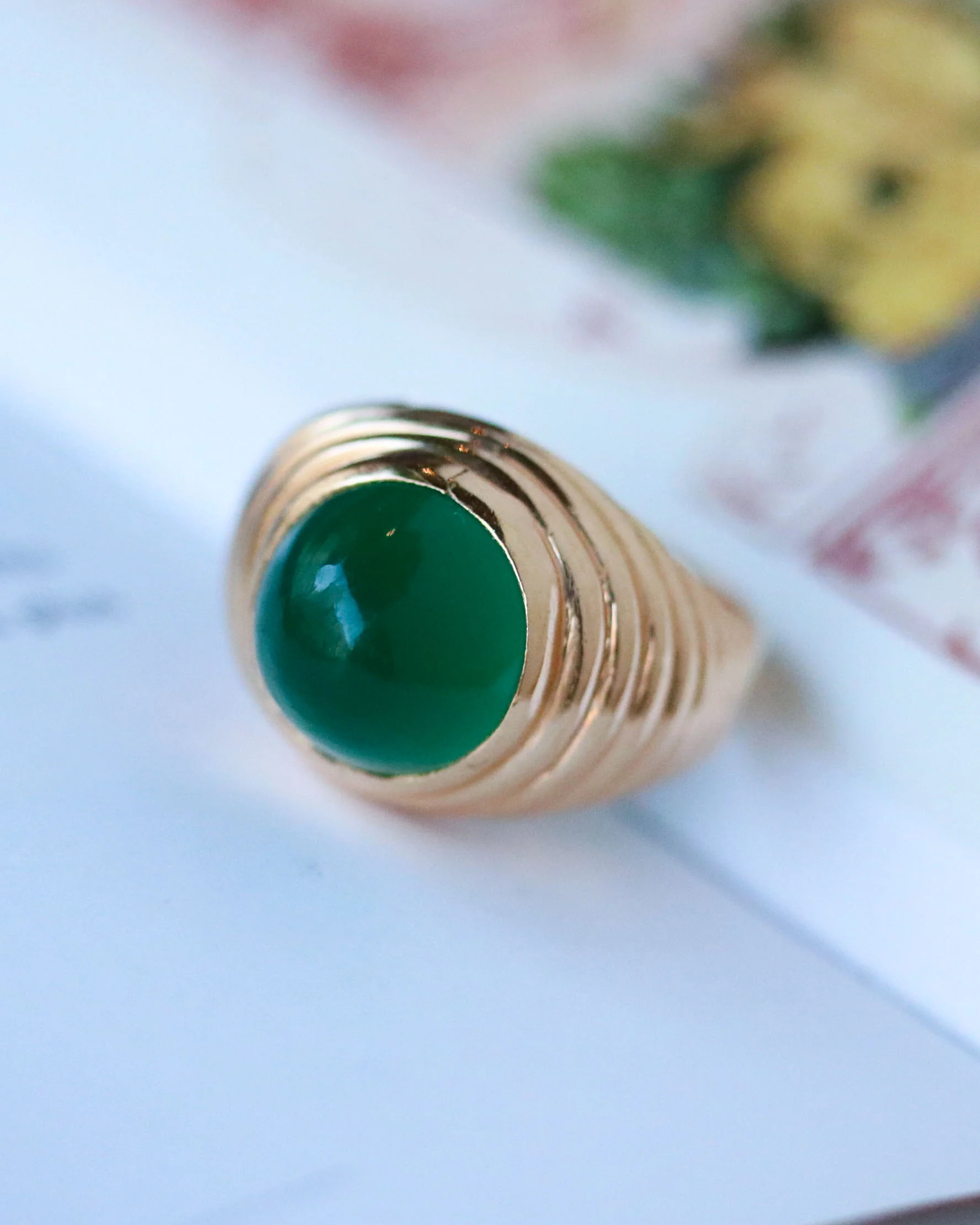 Bague Dôme Or Jaune et Calcédoine Cabochon - Image 4
