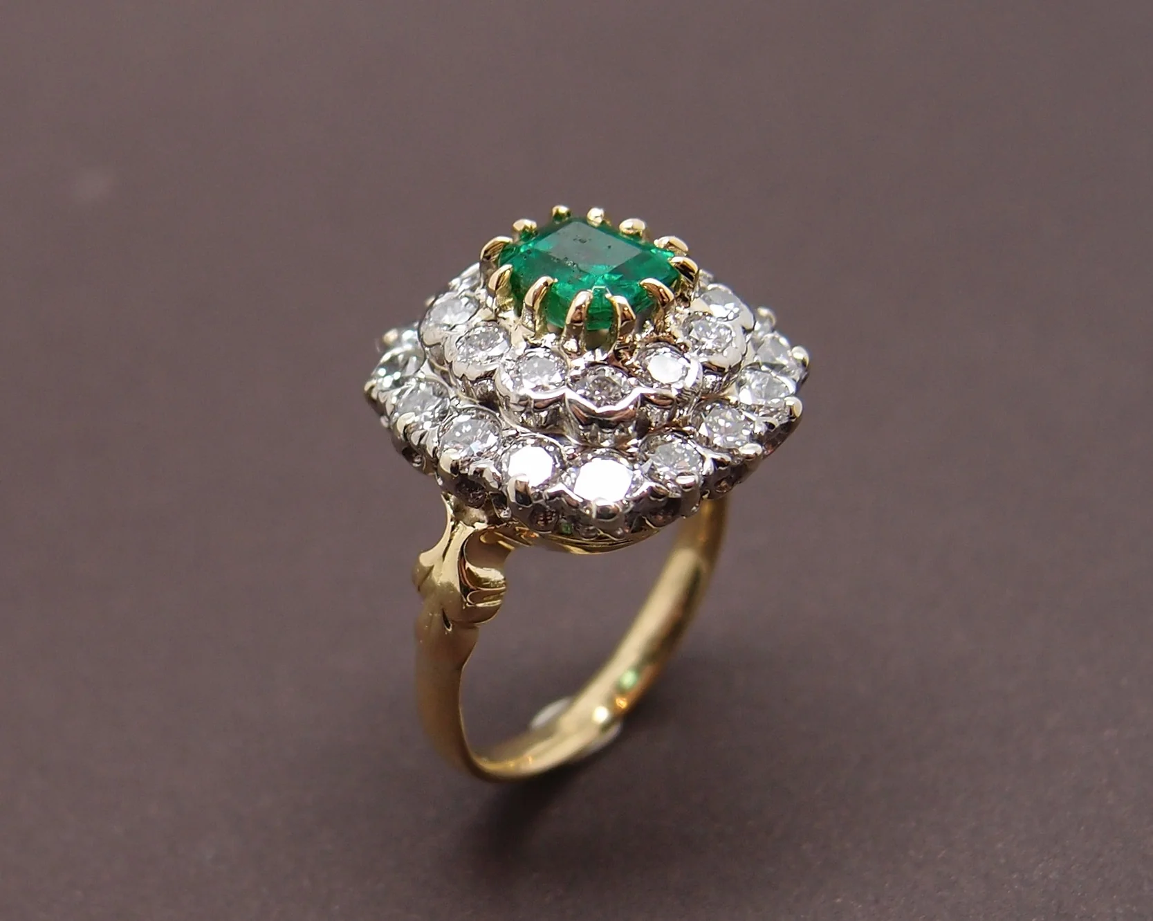 Bague Emeraude double entourage et diamants - Image 4