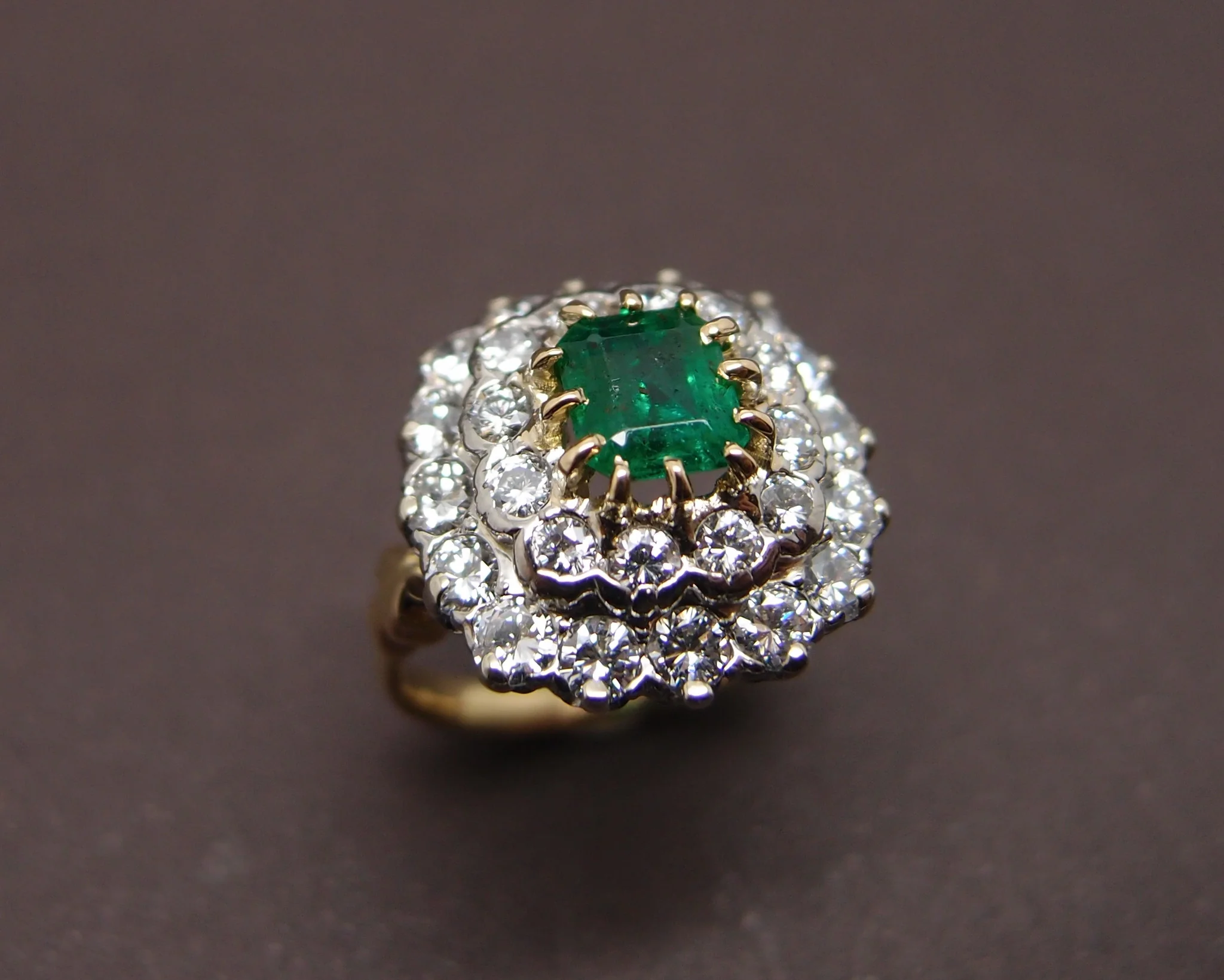 Bague Emeraude double entourage et diamants - Image 5