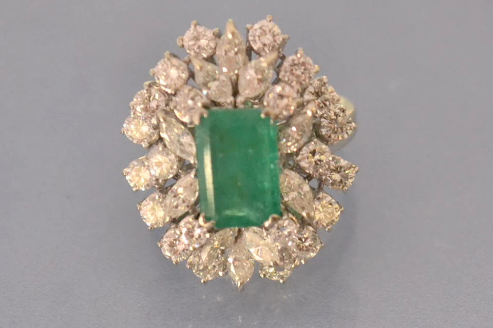 Bague Emeraude diamants