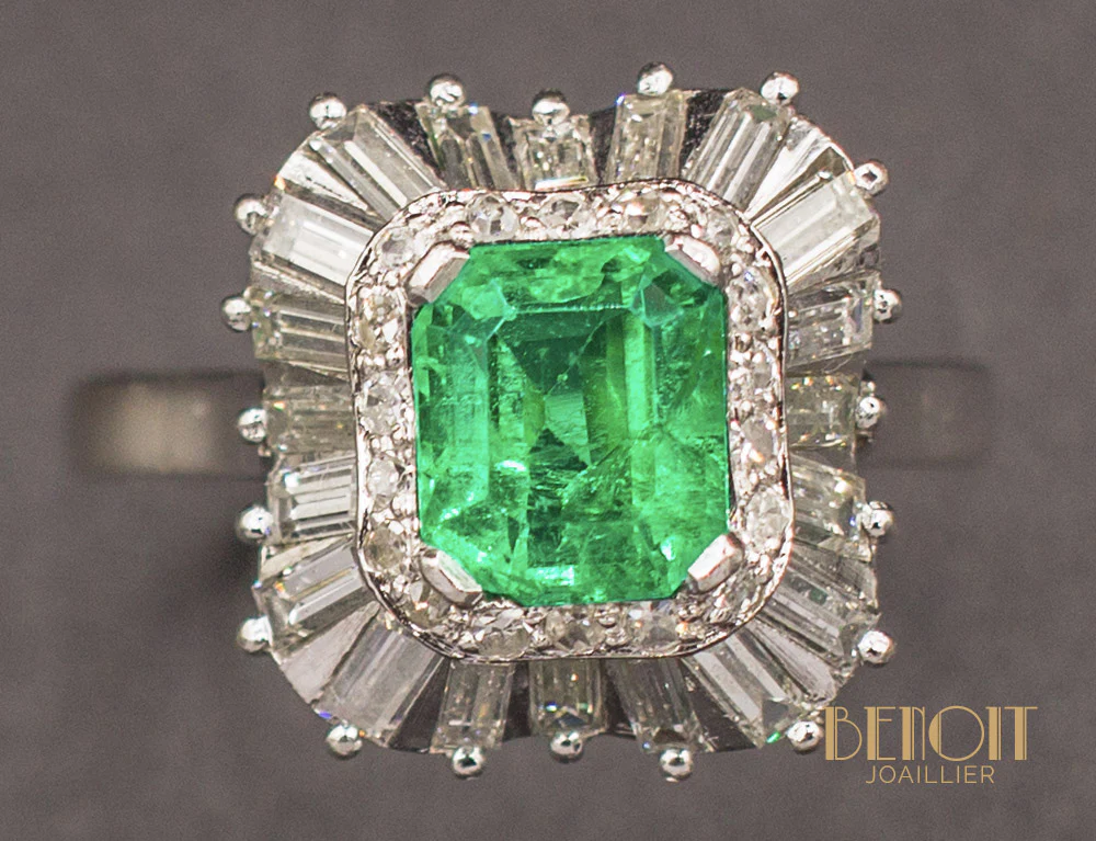 Bague Emeraude Double Entourage Baguettes - Image 3