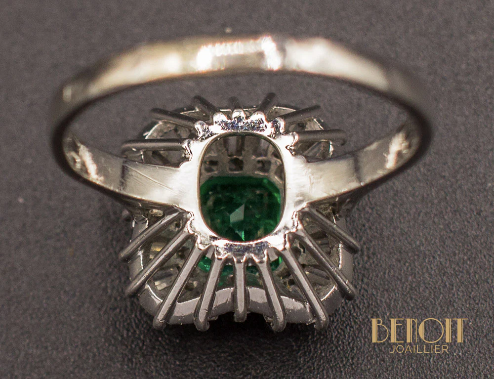 Bague Emeraude Double Entourage Baguettes - Image 6