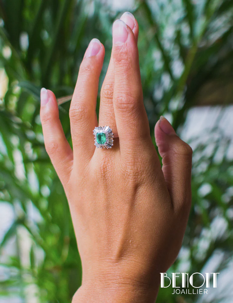 Bague Emeraude Double Entourage Baguettes - Image 7