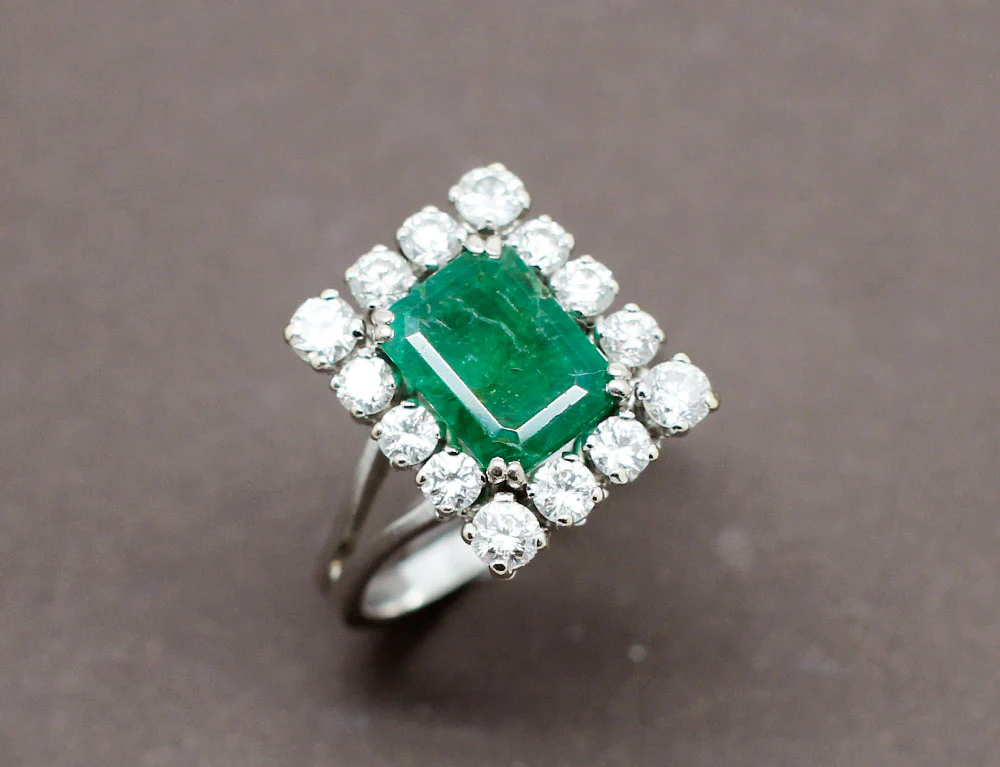Bague Émeraude Entourage