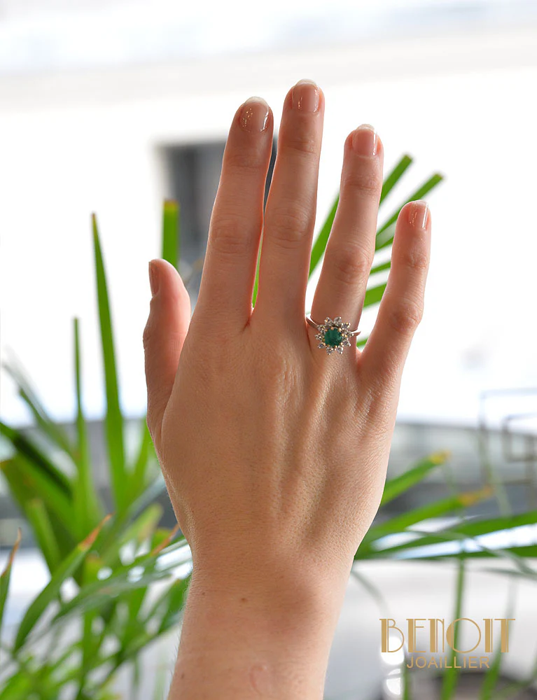 Bague Emeraude Entourage Diamants - Image 5