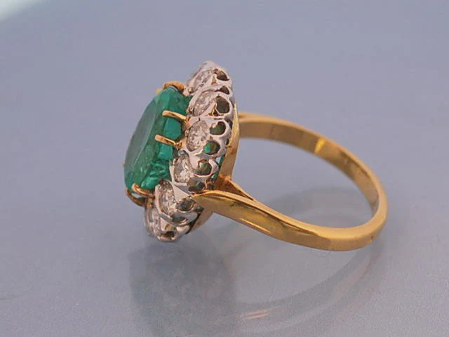 Bague Emeraude et diamants - Image 2