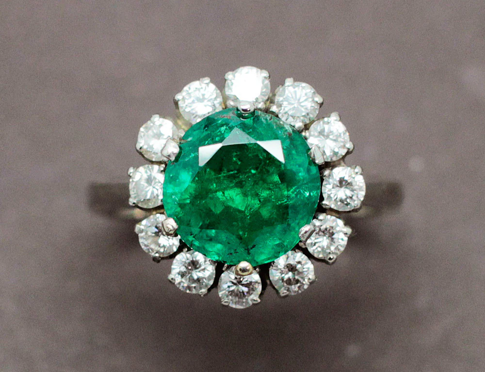 Bague Émeraude Ronde Entourage Diamants - Image 3